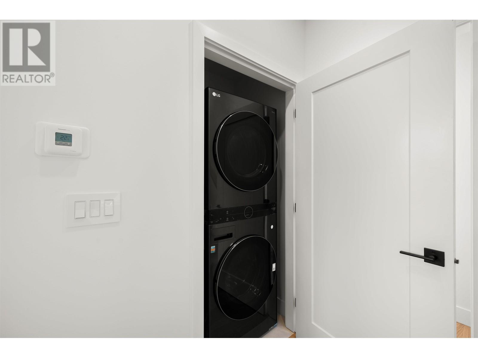 Listing Picture 24 of 30 : 1 312 E 40TH AVENUE, Vancouver / 溫哥華 - 魯藝地產 Yvonne Lu Group - MLS Medallion Club Member