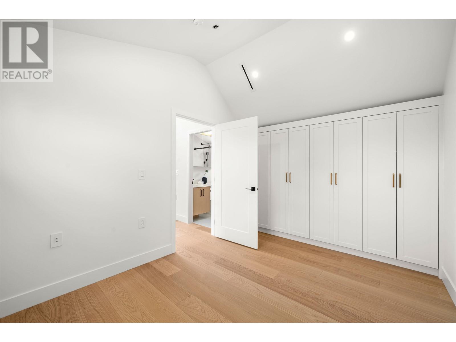 Listing Picture 26 of 30 : 1 312 E 40TH AVENUE, Vancouver / 溫哥華 - 魯藝地產 Yvonne Lu Group - MLS Medallion Club Member