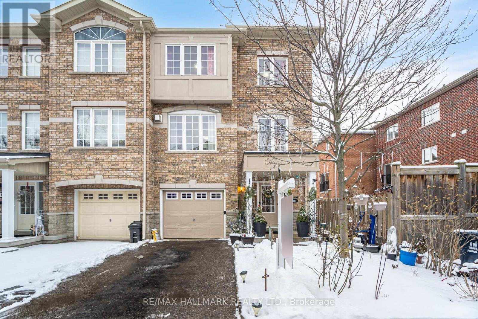 39 PIN LANE, Toronto, Ontario