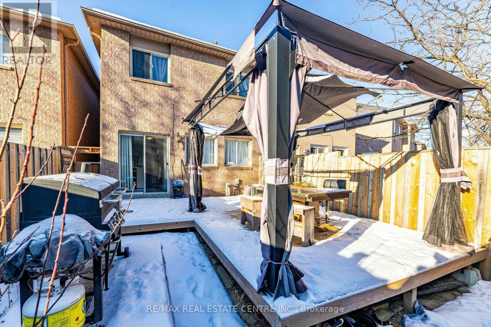 43 Goldenlight Circle, Brampton, Ontario  L6X 4N6 - Photo 35 - W11935583