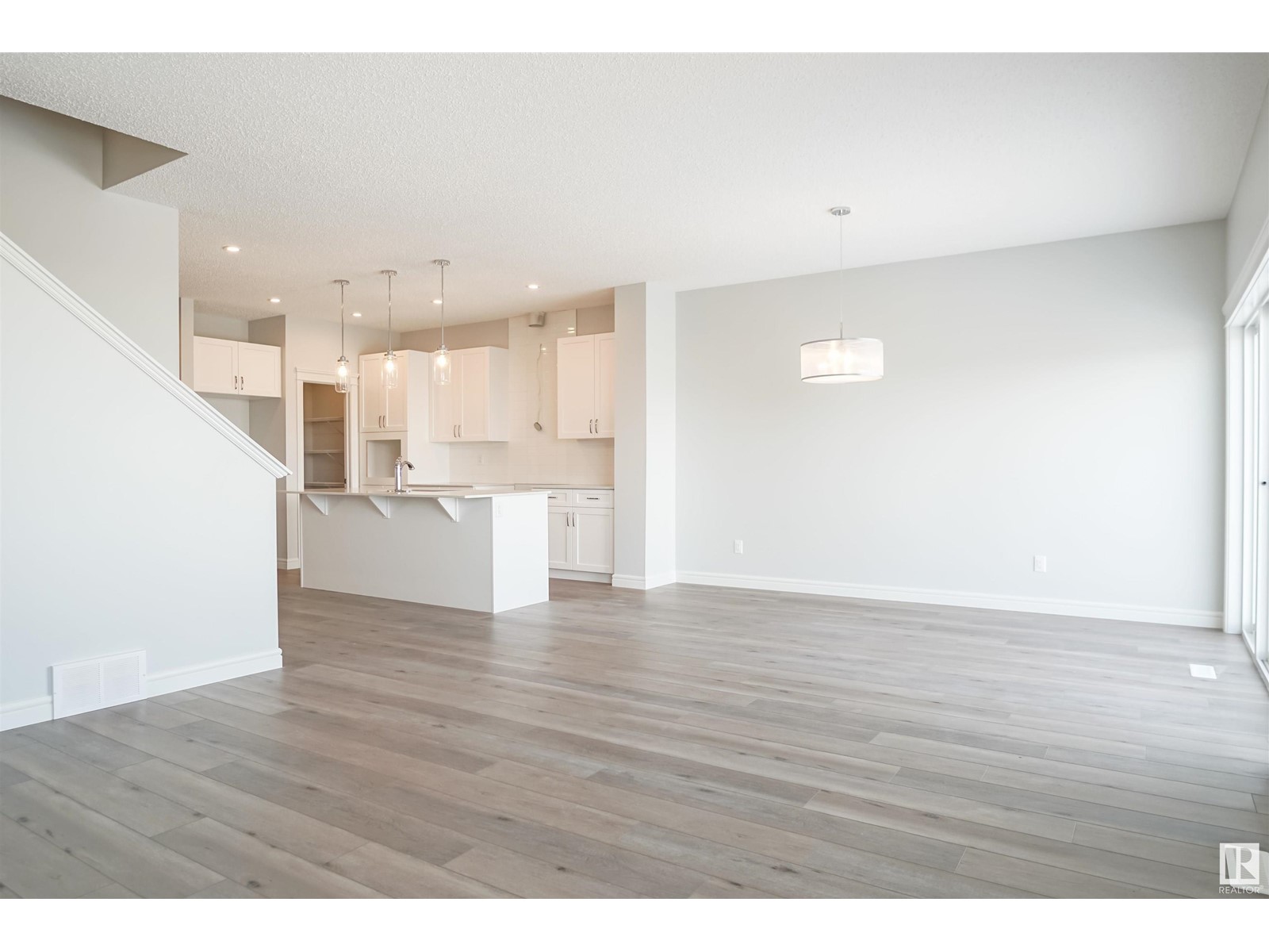 Property at 185 CALEDON CR image 4
