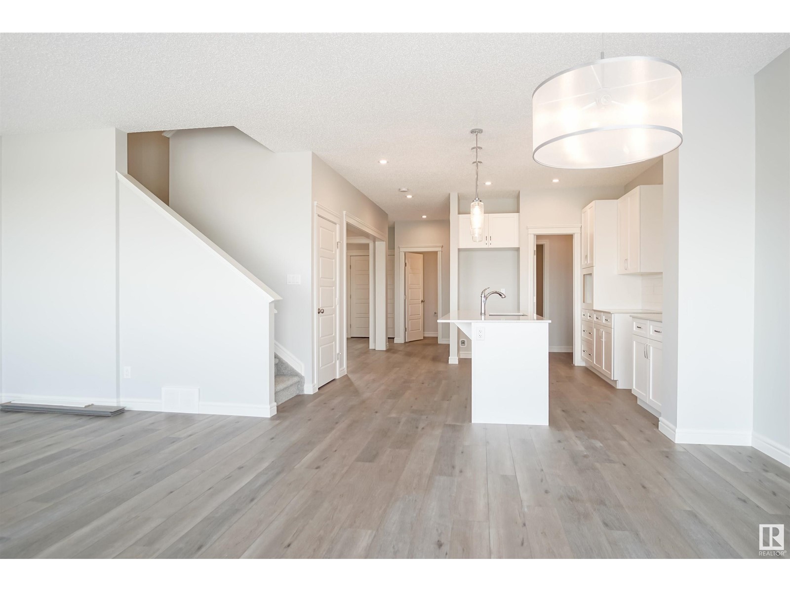 Property at 185 CALEDON CR image 3