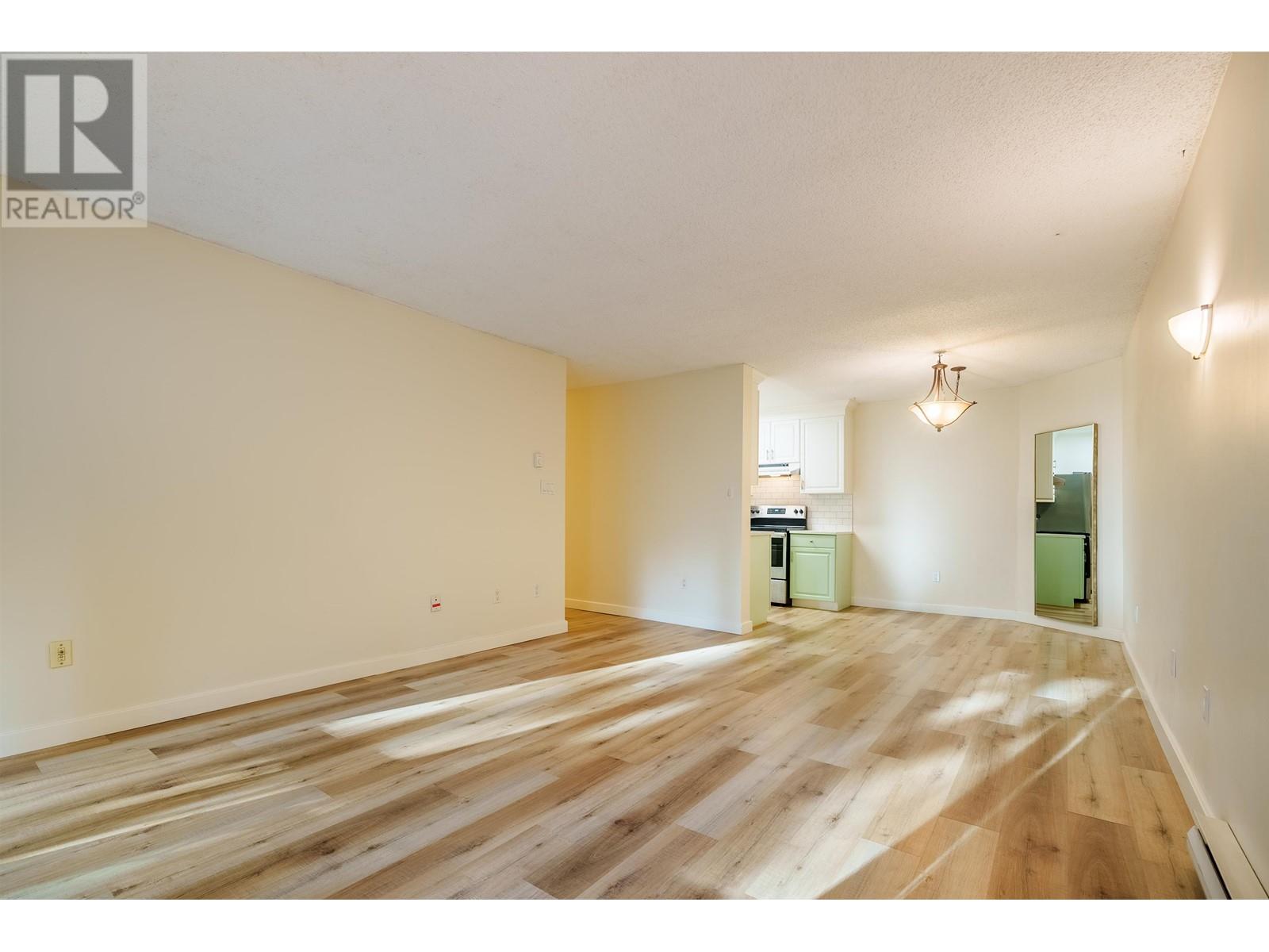 Listing Picture 9 of 30 : 610 9867 MANCHESTER DRIVE, Burnaby / 本拿比 - 魯藝地產 Yvonne Lu Group - MLS Medallion Club Member