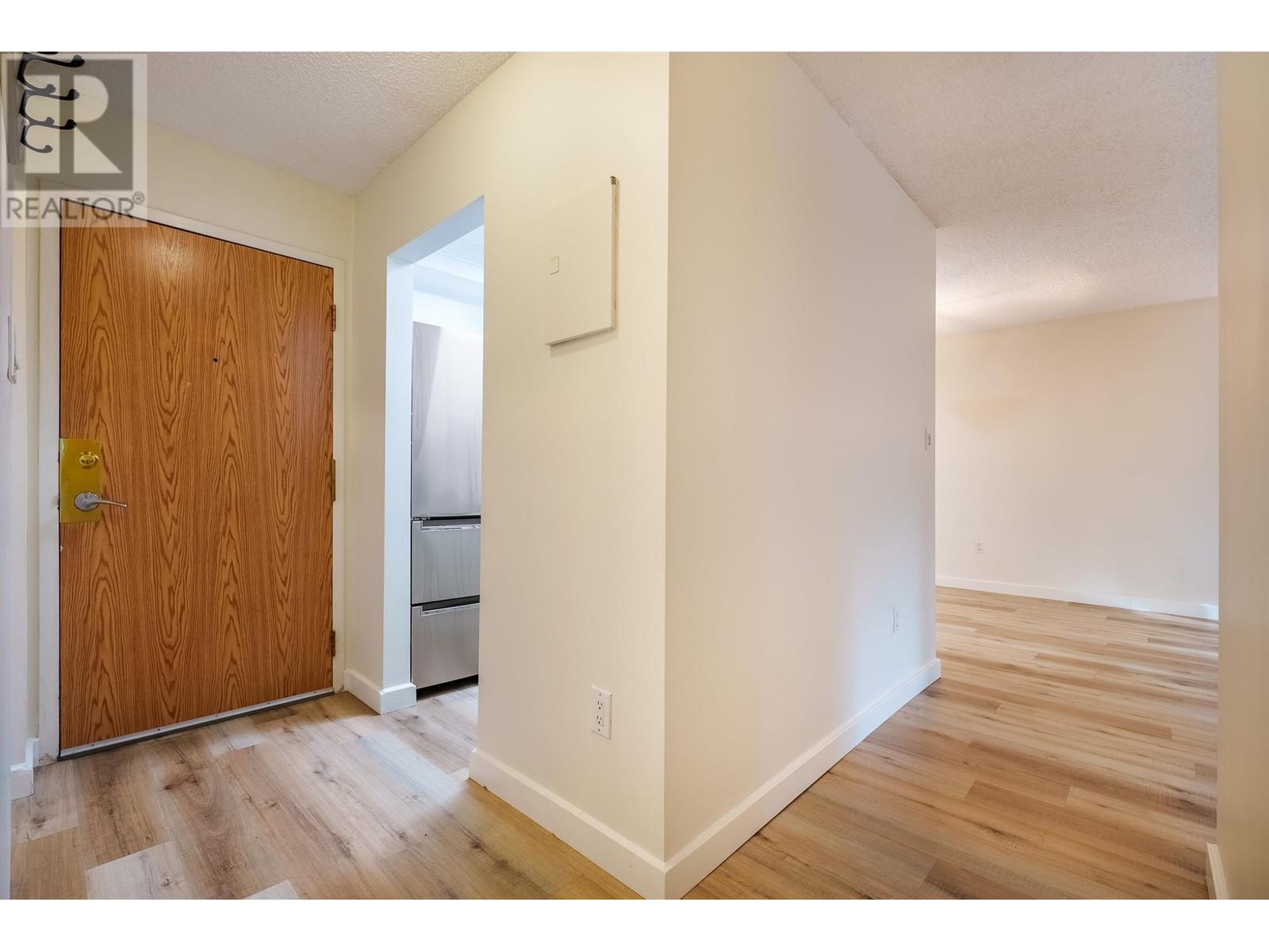 Listing Picture 19 of 30 : 610 9867 MANCHESTER DRIVE, Burnaby / 本拿比 - 魯藝地產 Yvonne Lu Group - MLS Medallion Club Member