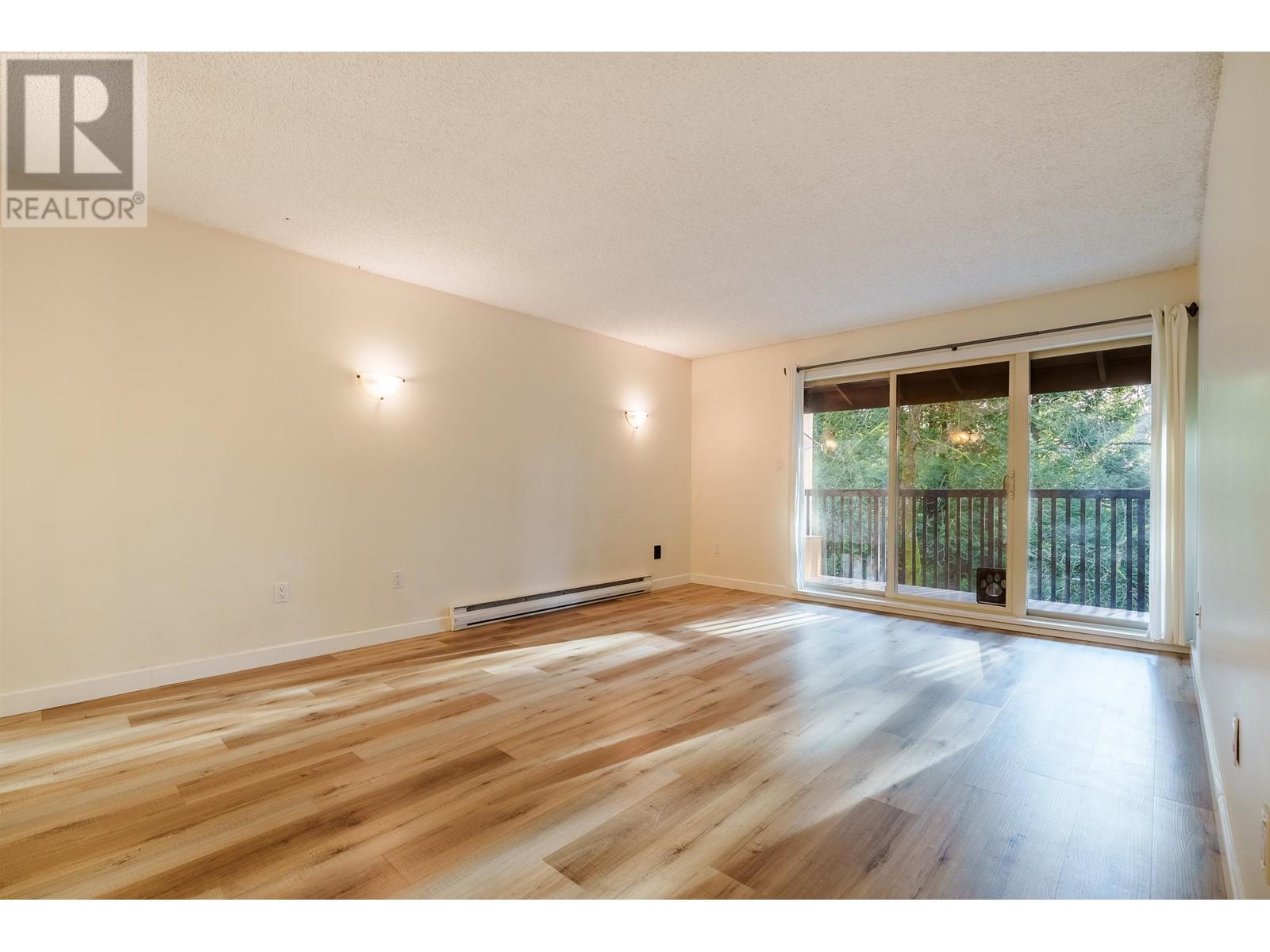 Listing Picture 4 of 30 : 610 9867 MANCHESTER DRIVE, Burnaby / 本拿比 - 魯藝地產 Yvonne Lu Group - MLS Medallion Club Member