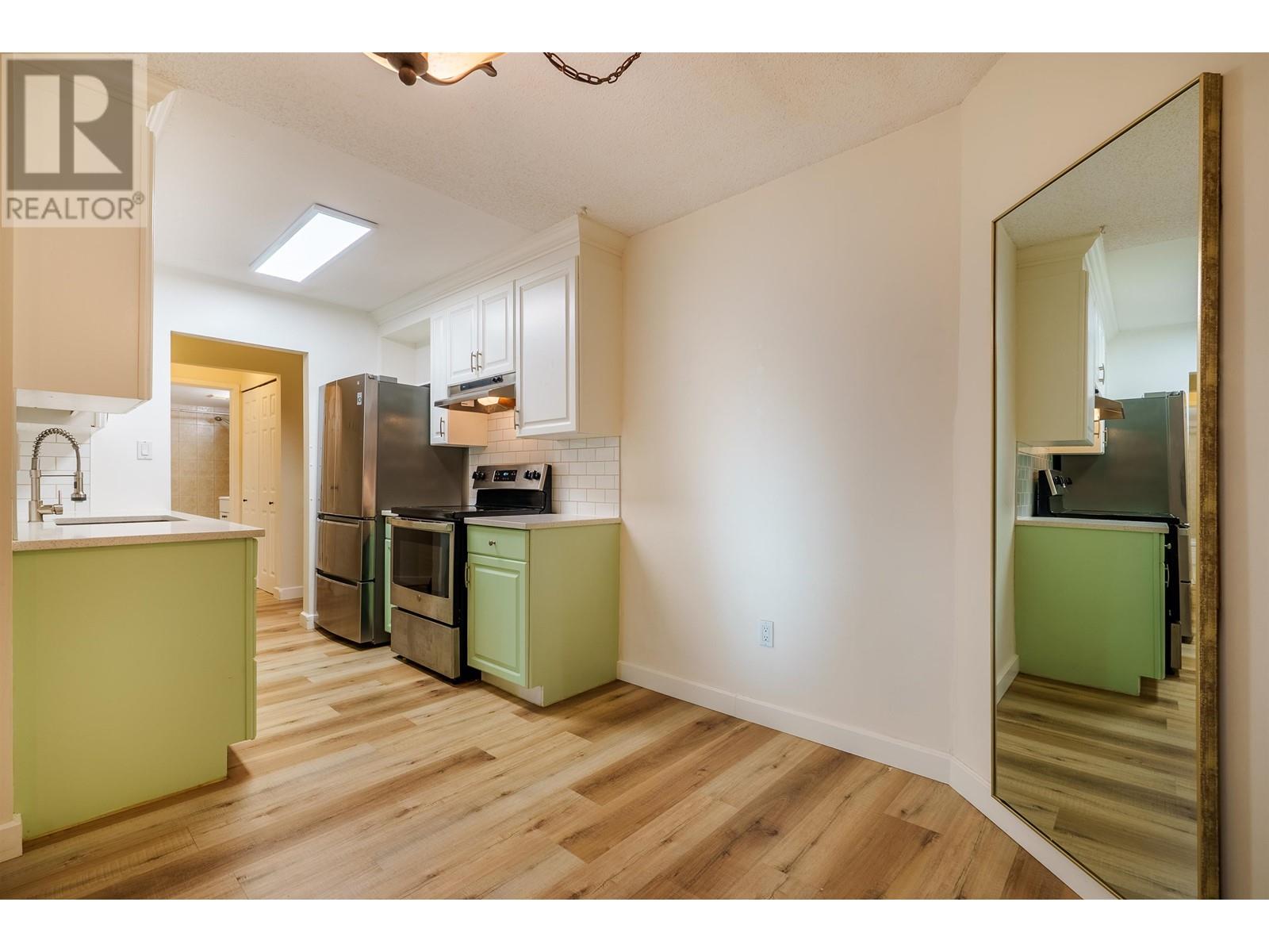 Listing Picture 6 of 30 : 610 9867 MANCHESTER DRIVE, Burnaby / 本拿比 - 魯藝地產 Yvonne Lu Group - MLS Medallion Club Member