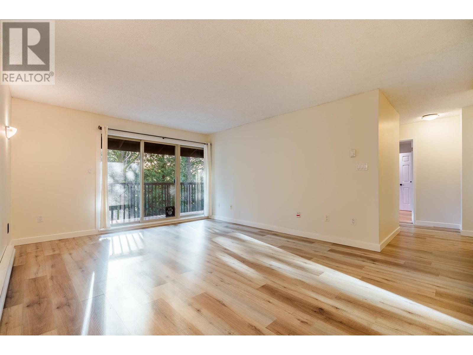 Listing Picture 2 of 30 : 610 9867 MANCHESTER DRIVE, Burnaby / 本拿比 - 魯藝地產 Yvonne Lu Group - MLS Medallion Club Member