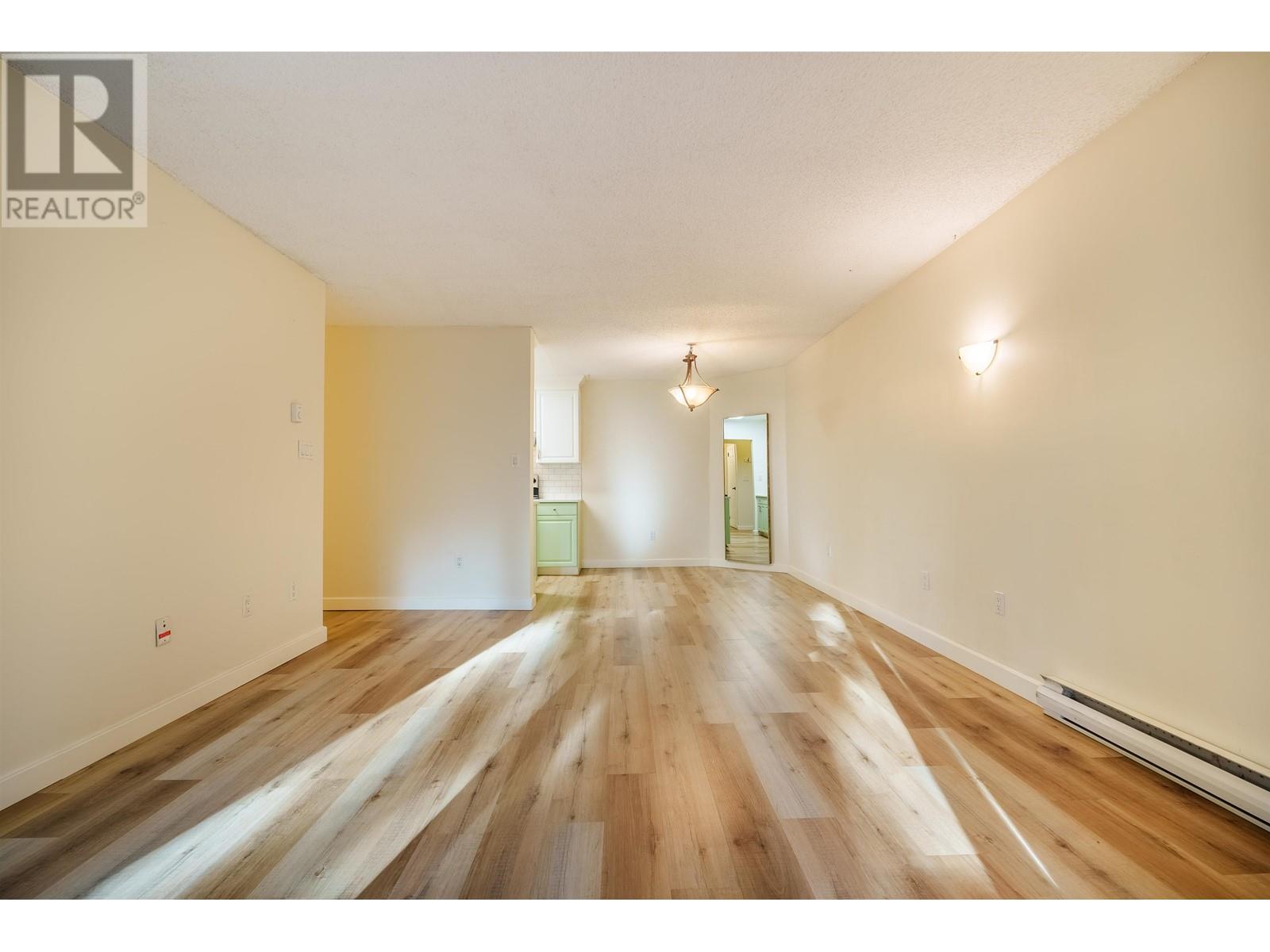 Listing Picture 11 of 30 : 610 9867 MANCHESTER DRIVE, Burnaby / 本拿比 - 魯藝地產 Yvonne Lu Group - MLS Medallion Club Member