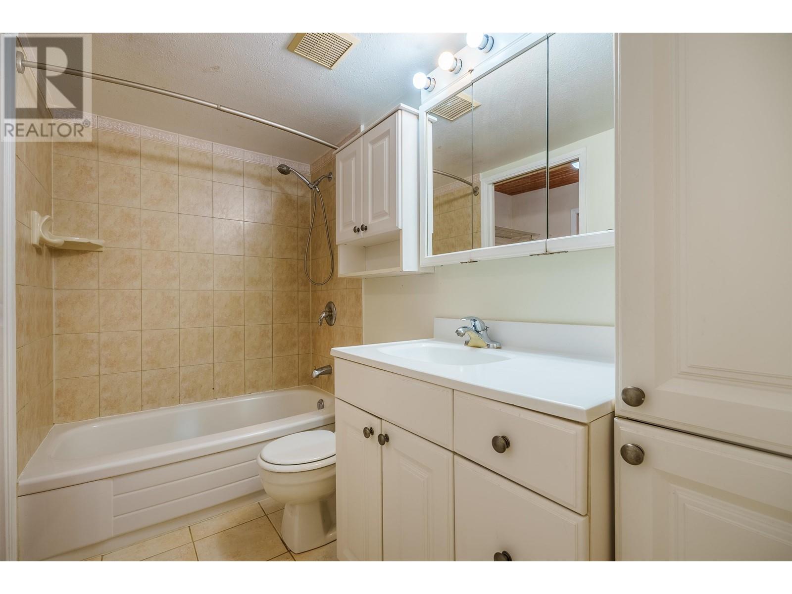 Listing Picture 17 of 30 : 610 9867 MANCHESTER DRIVE, Burnaby / 本拿比 - 魯藝地產 Yvonne Lu Group - MLS Medallion Club Member