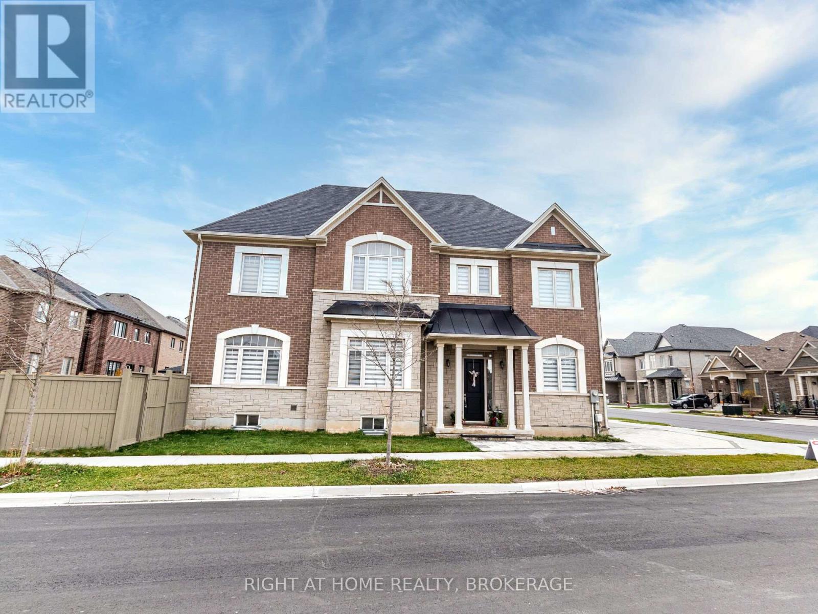 Property at 95 VIVA GARDENS image 1