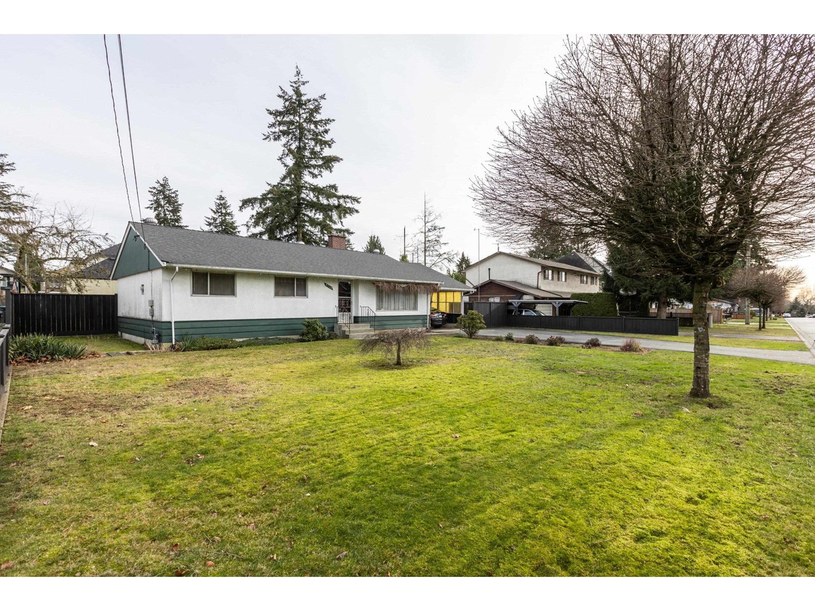 Property at 8736 154 STREET image 3