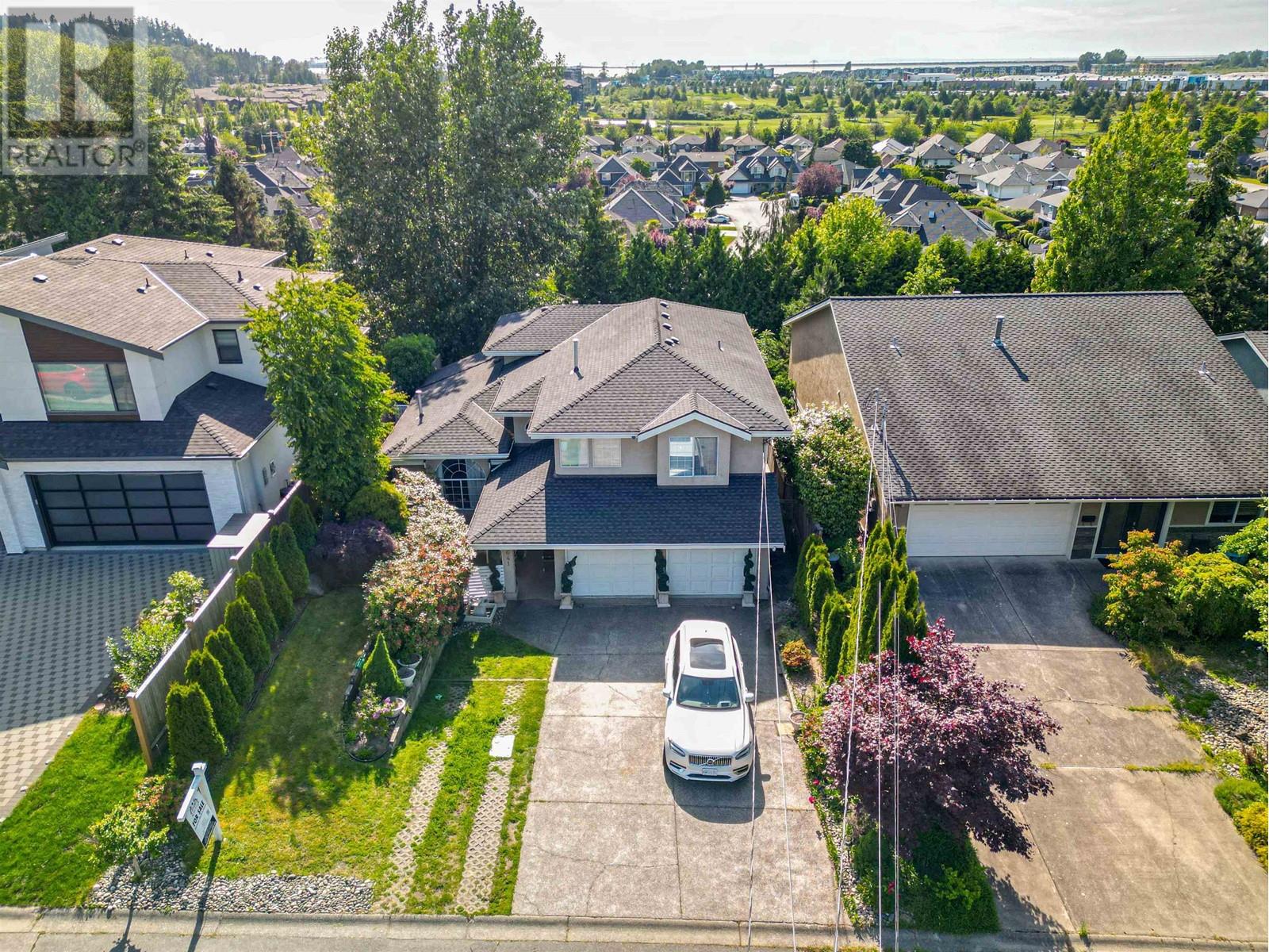 Property at 1641 53A STREET image 4