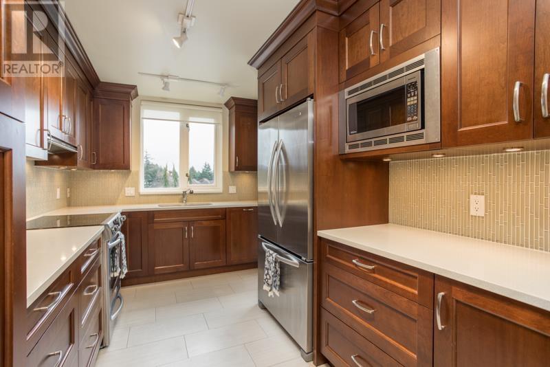 701 2203 BELLEVUE AVENUE