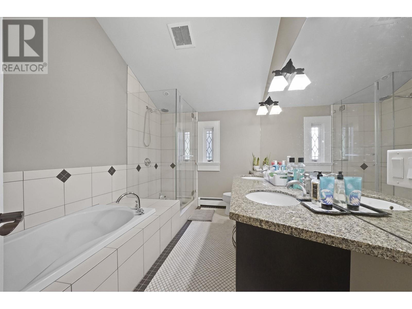 Listing Picture 35 of 40 : 1637 ANGUS DRIVE, Vancouver / 溫哥華 - 魯藝地產 Yvonne Lu Group - MLS Medallion Club Member