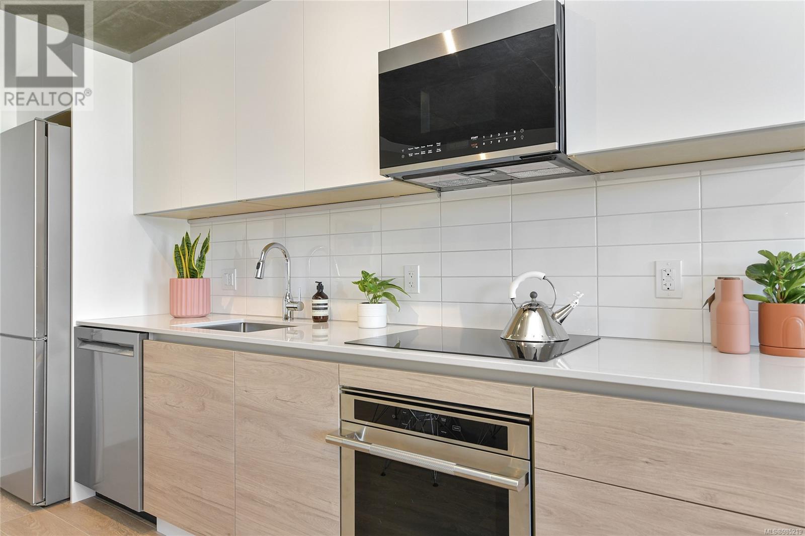 Property at 607 1097 View St image 1