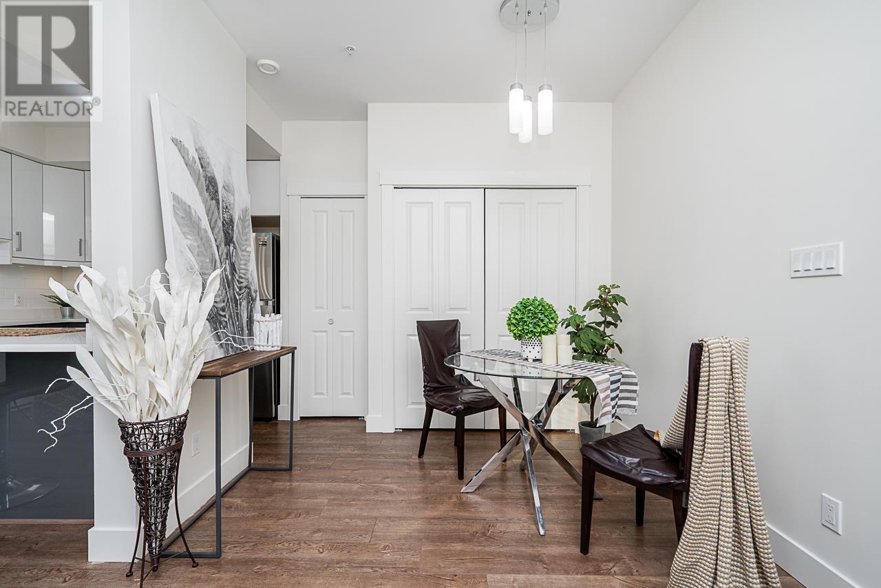 Listing Picture 8 of 29 : 14 4033 DOMINION STREET, Burnaby / 本拿比 - 魯藝地產 Yvonne Lu Group - MLS Medallion Club Member