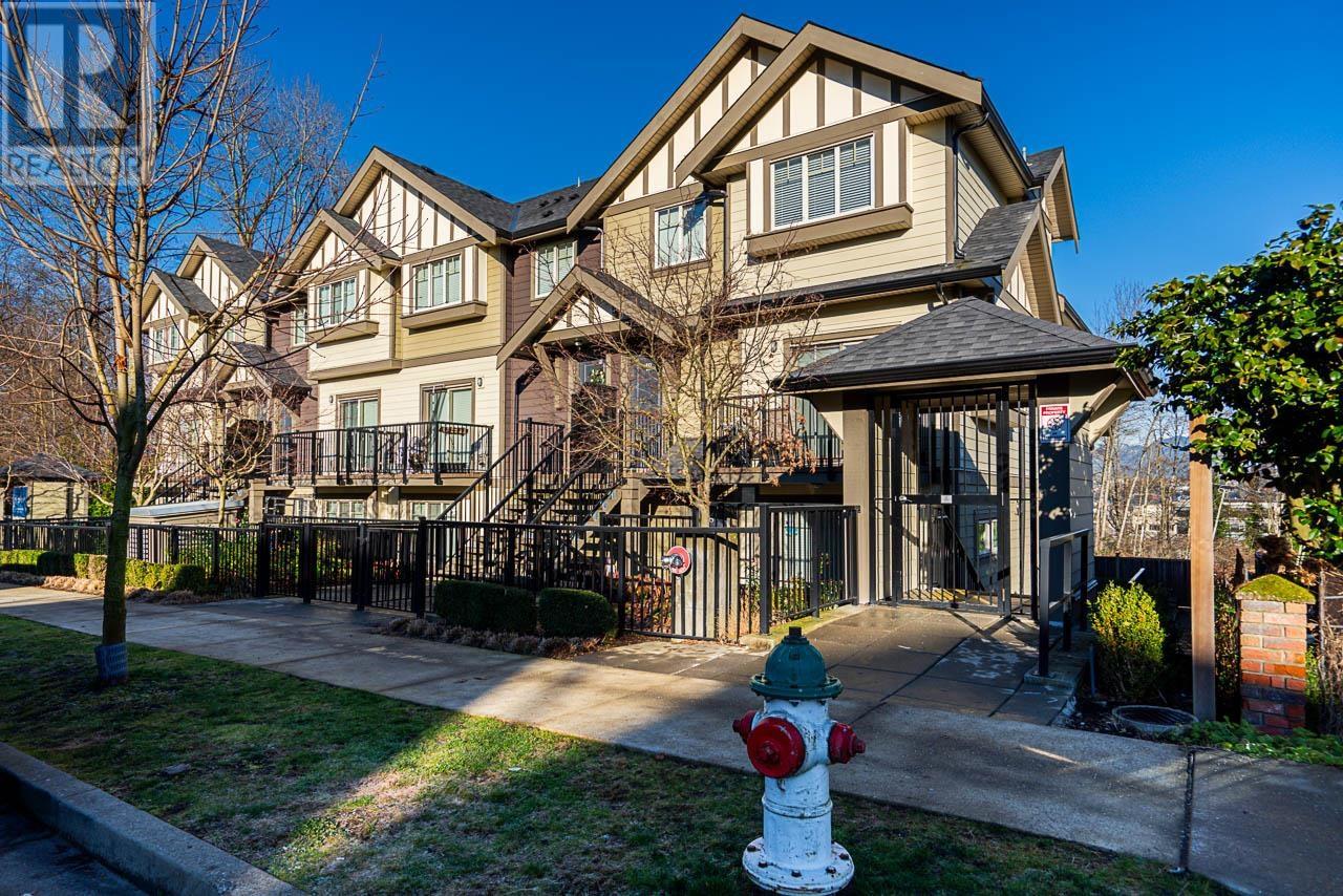 Listing Picture 2 of 29 : 14 4033 DOMINION STREET, Burnaby / 本拿比 - 魯藝地產 Yvonne Lu Group - MLS Medallion Club Member
