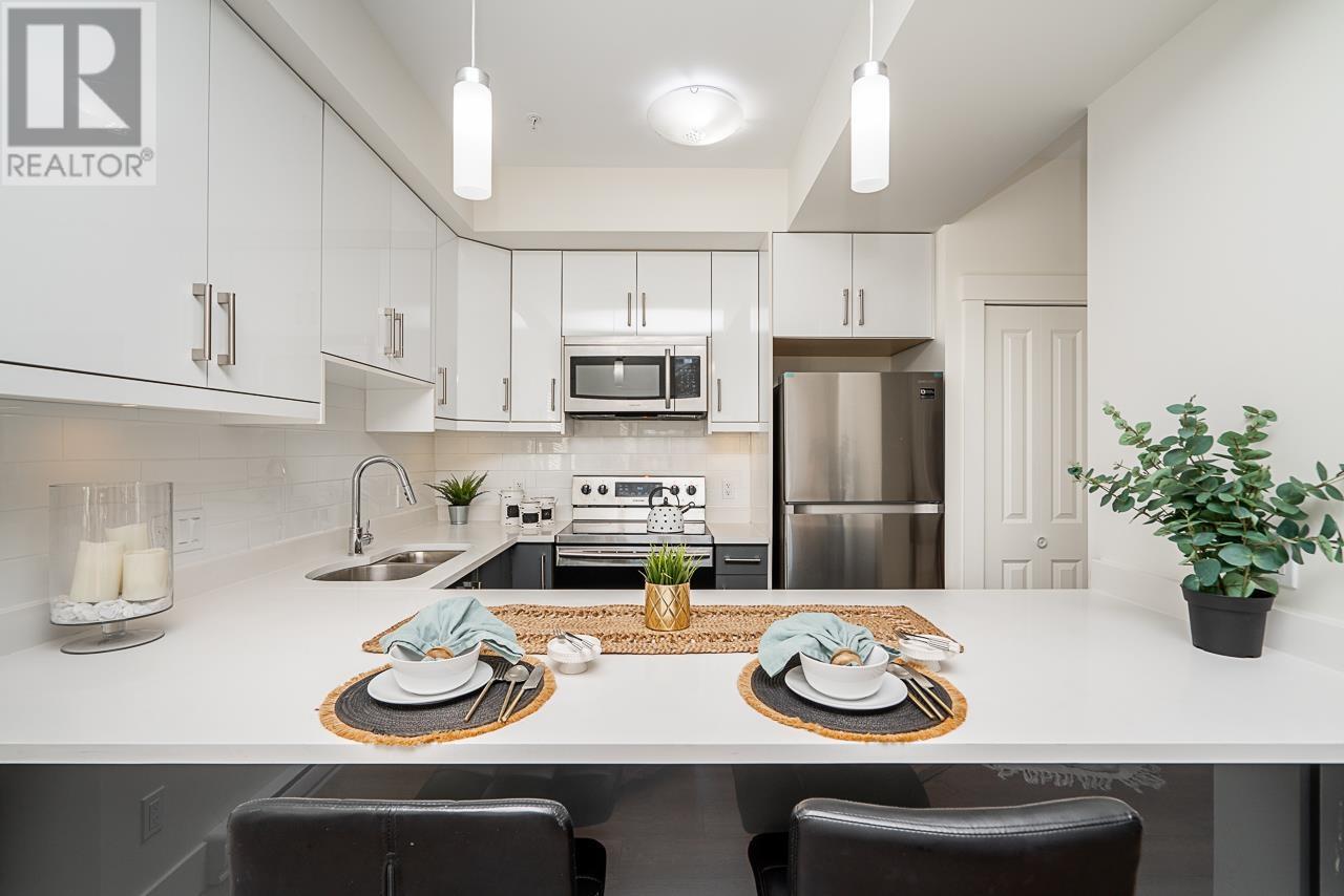 Listing Picture 12 of 29 : 14 4033 DOMINION STREET, Burnaby / 本拿比 - 魯藝地產 Yvonne Lu Group - MLS Medallion Club Member