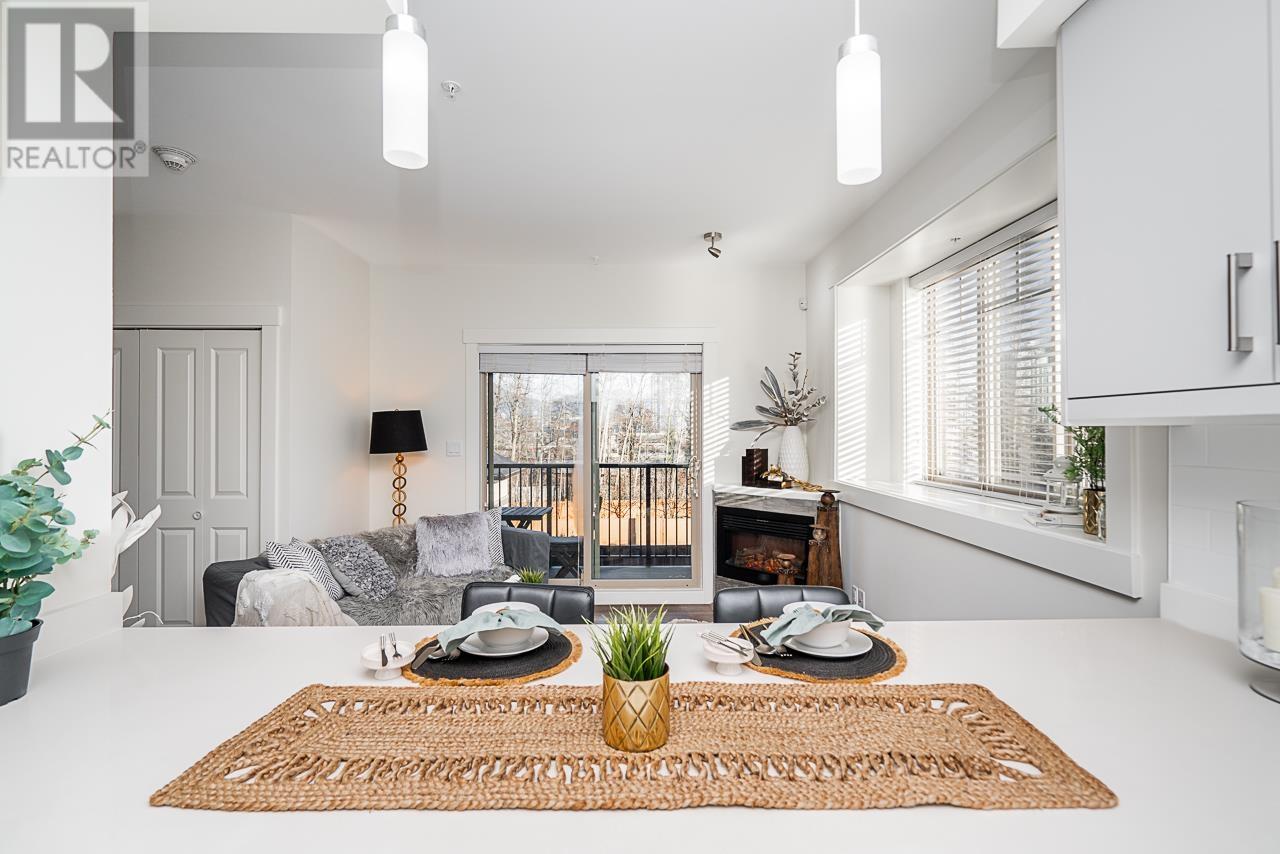Listing Picture 14 of 29 : 14 4033 DOMINION STREET, Burnaby / 本拿比 - 魯藝地產 Yvonne Lu Group - MLS Medallion Club Member