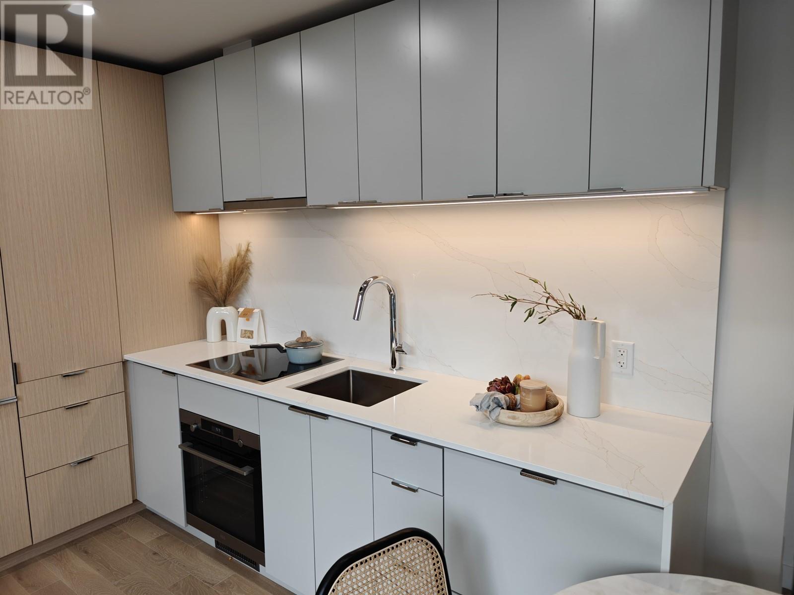 Listing Picture 6 of 19 : 704 239 KEEFER STREET, Vancouver / 溫哥華 - 魯藝地產 Yvonne Lu Group - MLS Medallion Club Member