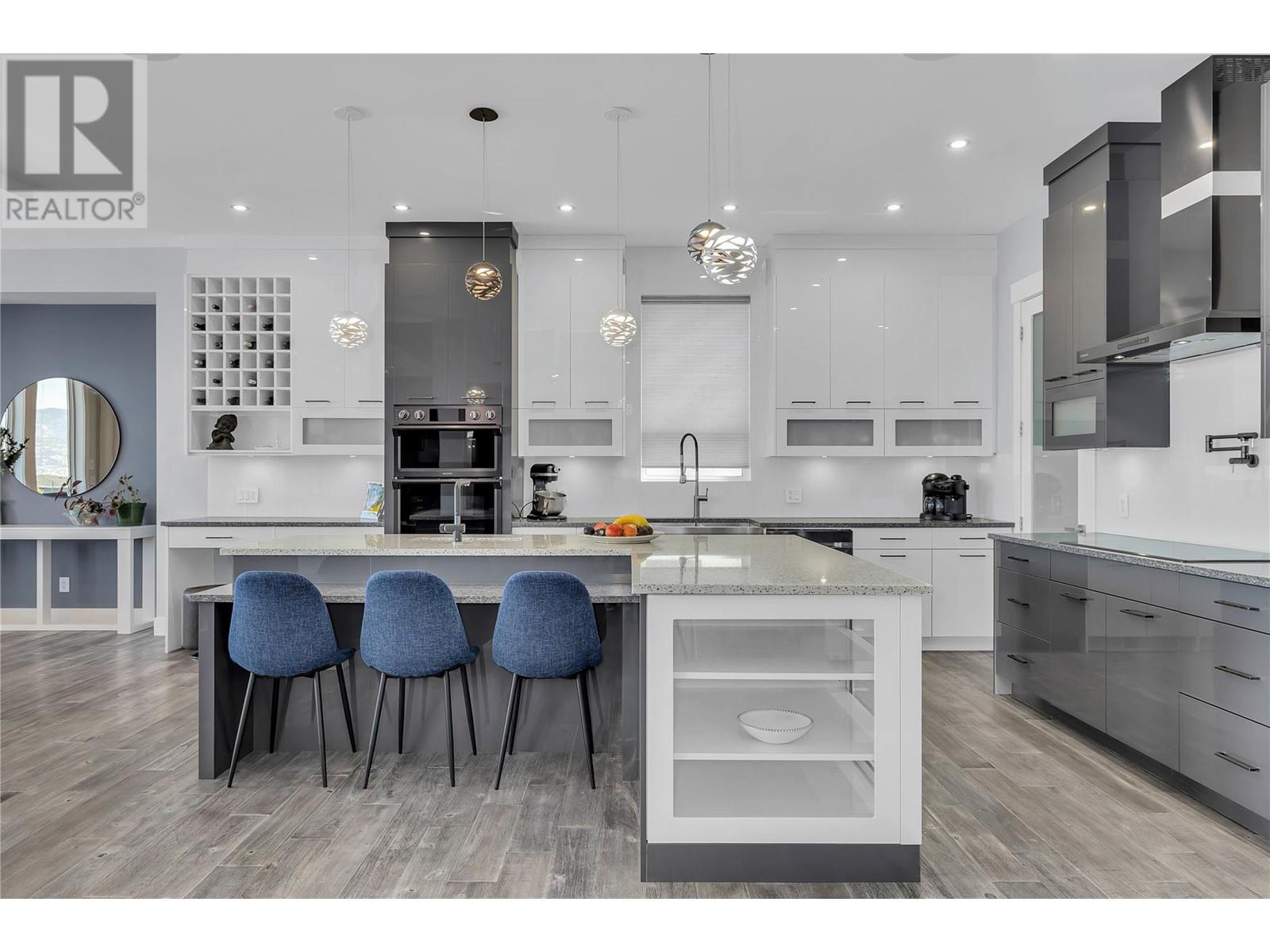 Property at 1088 Clarance Avenue image 3