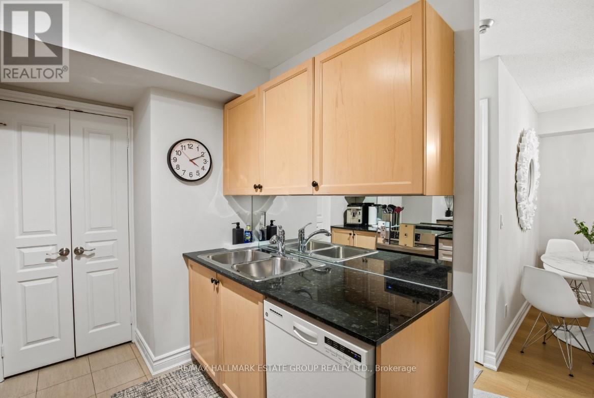 202 - 1 Balmoral Avenue, Toronto, Ontario  M4V 3B9 - Photo 10 - C11935989