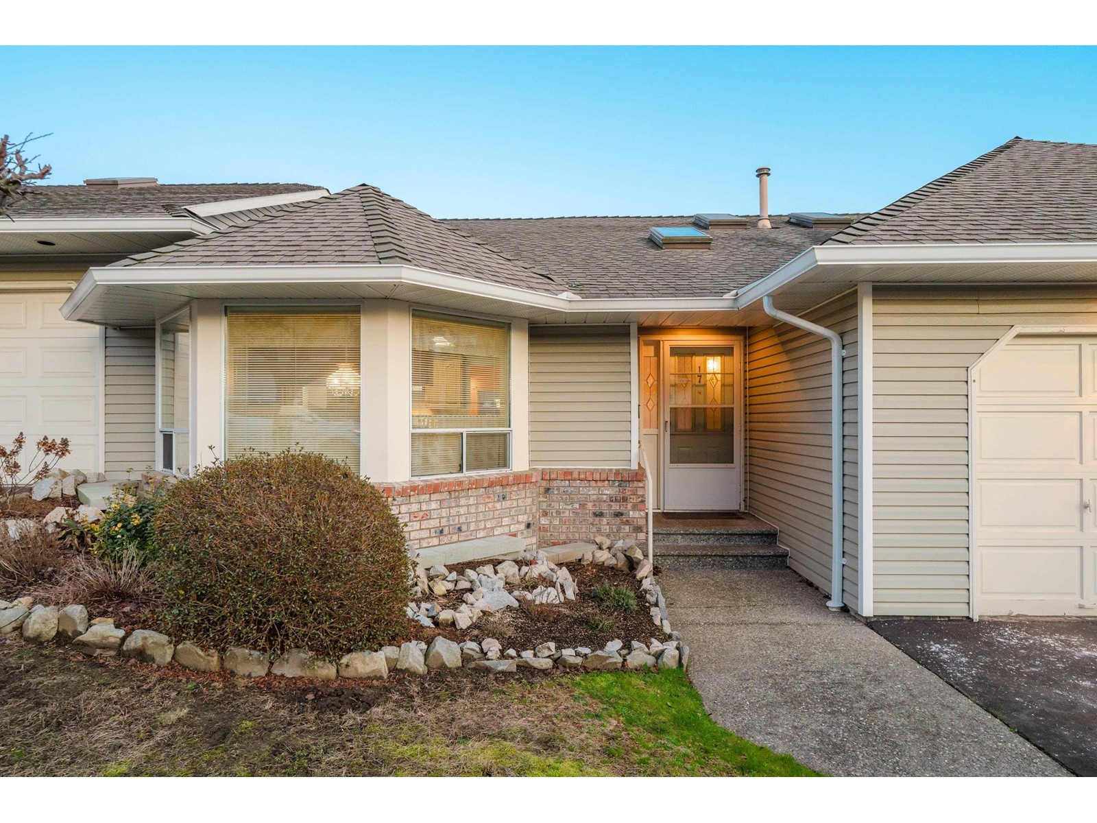 Property at 17 32615 MURRAY AVENUE image 3