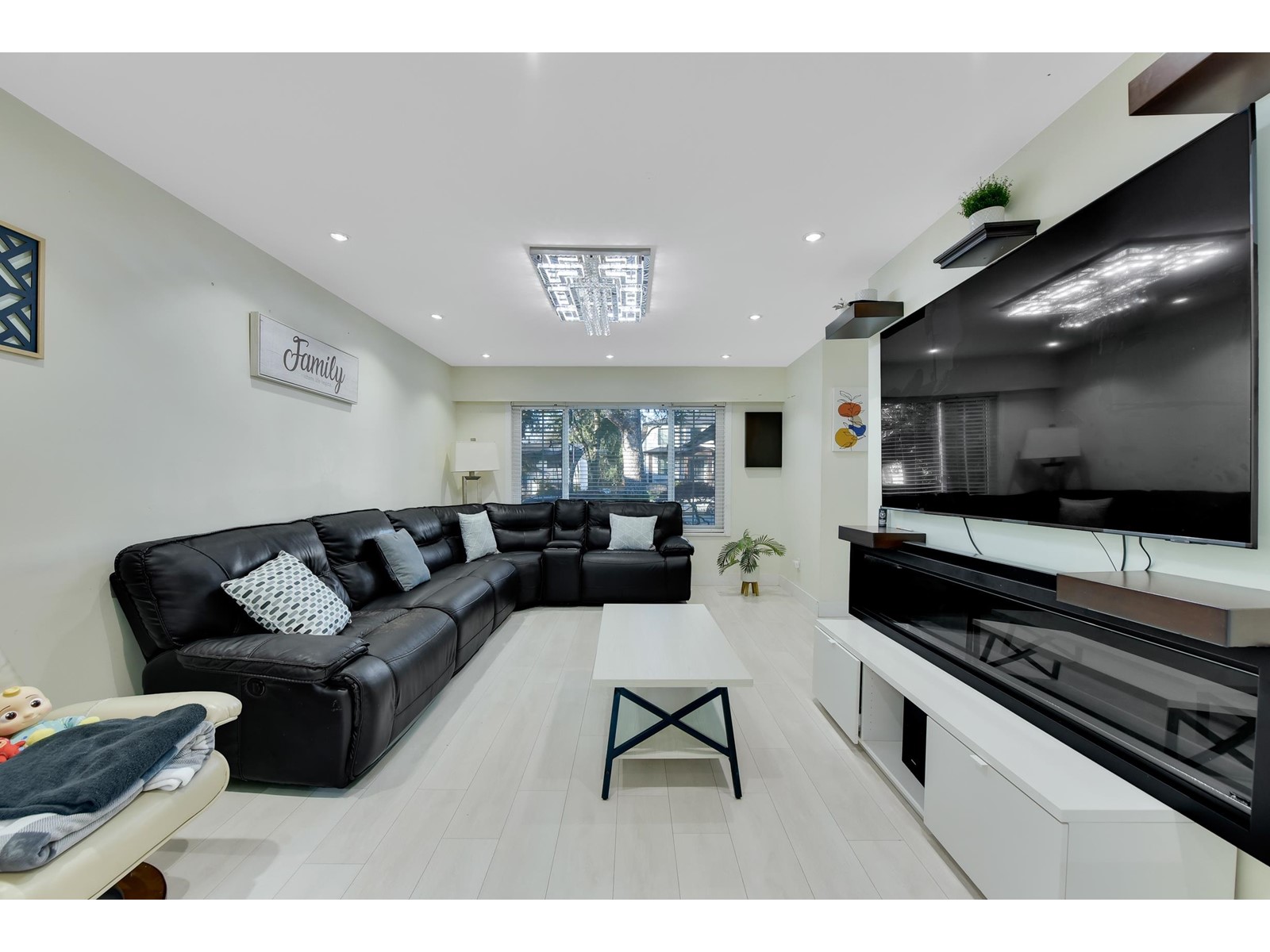 Property at 9068 146A STREET image 2