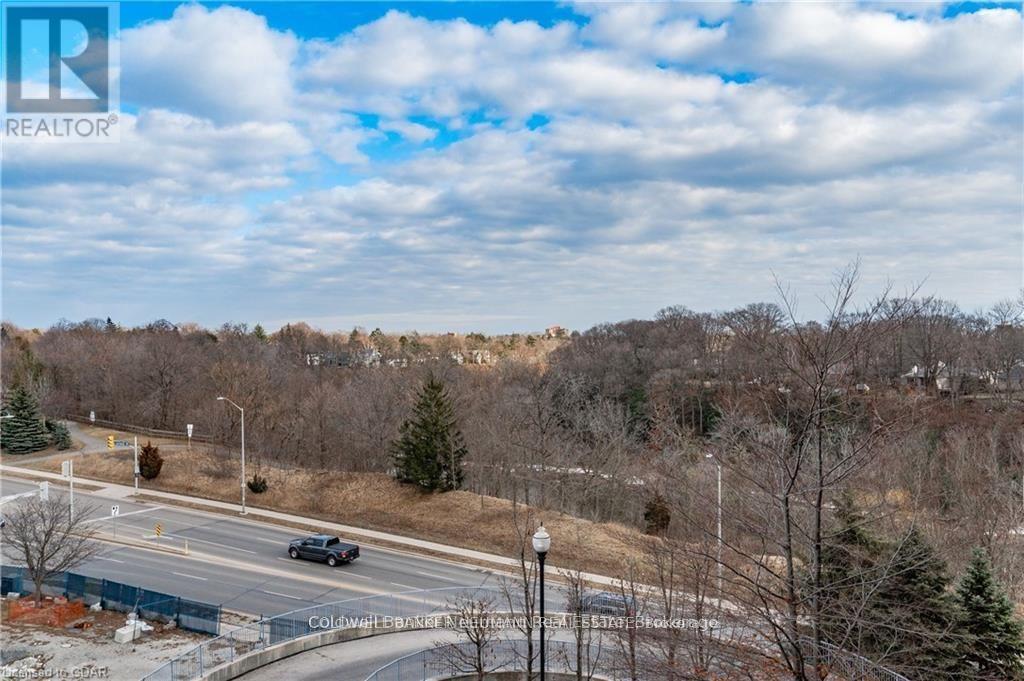 409 - 60 Old Mill Road, Oakville (Qe Queen Elizabeth), Ontario  L6J 7V9 - Photo 9 - W11936151
