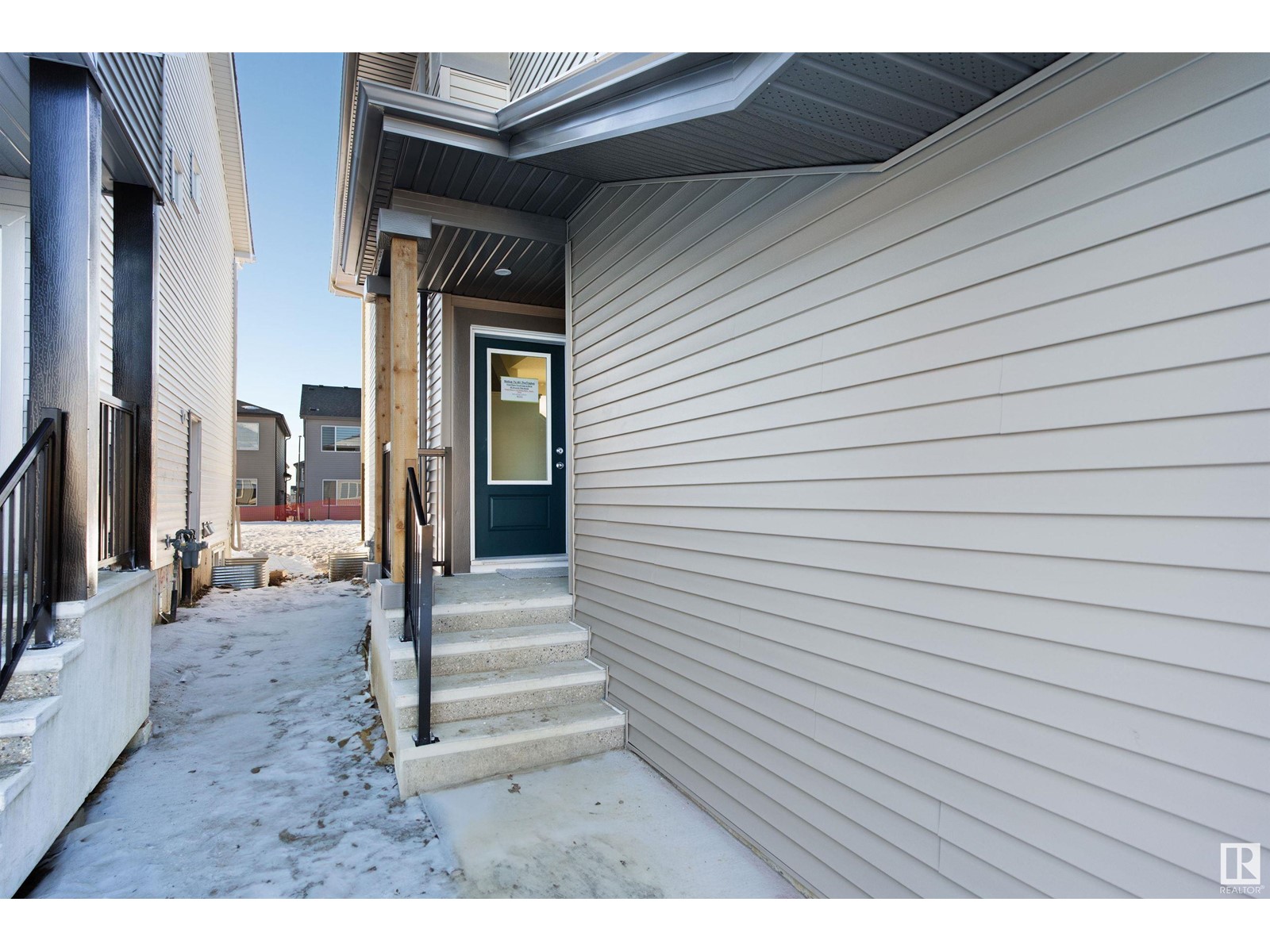 Property at 410 28 ST SW image 4