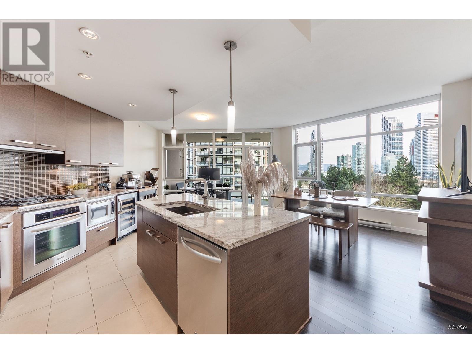 705 6188 Wilson Avenue, Burnaby, British Columbia  V5H 0A5 - Photo 1 - R2957336