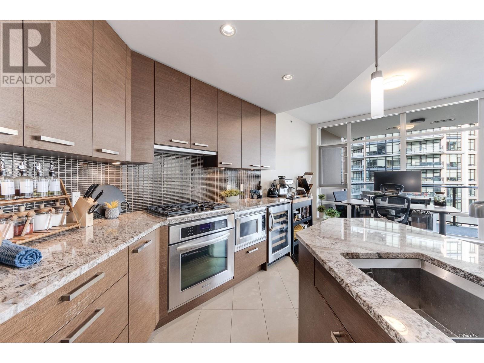 705 6188 Wilson Avenue, Burnaby, British Columbia  V5H 0A5 - Photo 3 - R2957336