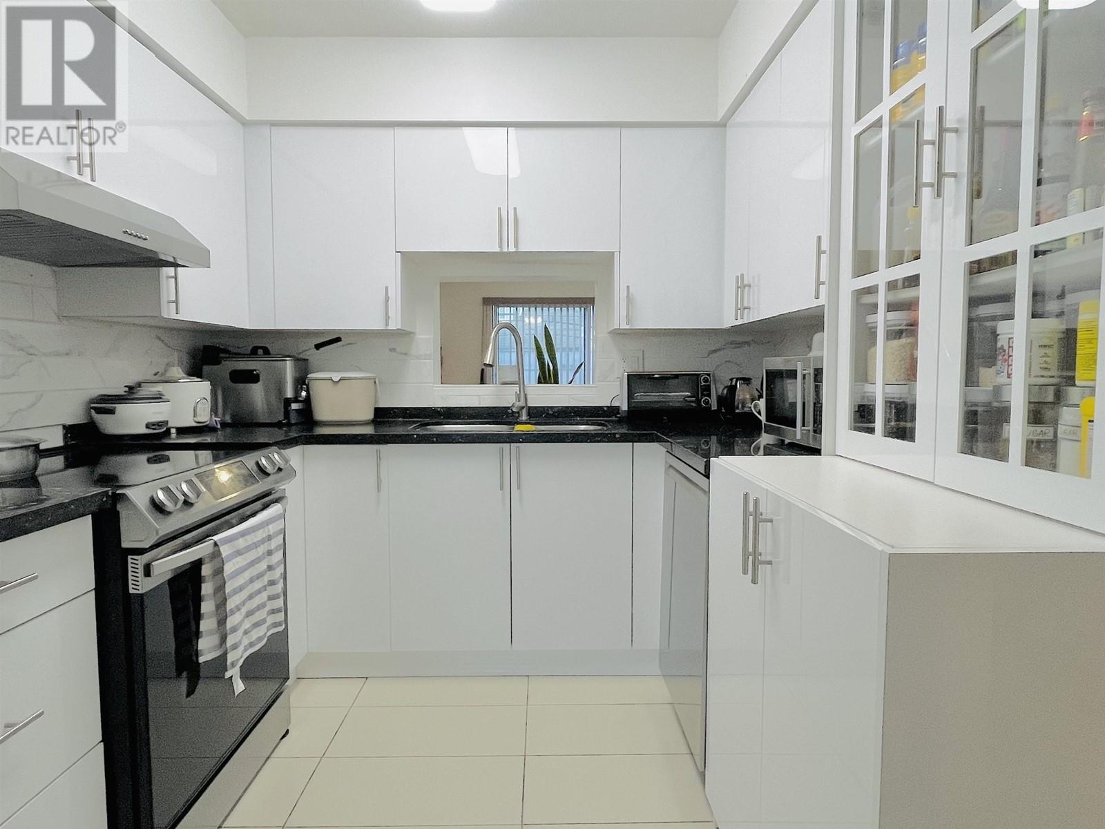 Listing Picture 3 of 4 : 7 10980 NO. 2 ROAD, Richmond / 烈治文 - 魯藝地產 Yvonne Lu Group - MLS Medallion Club Member