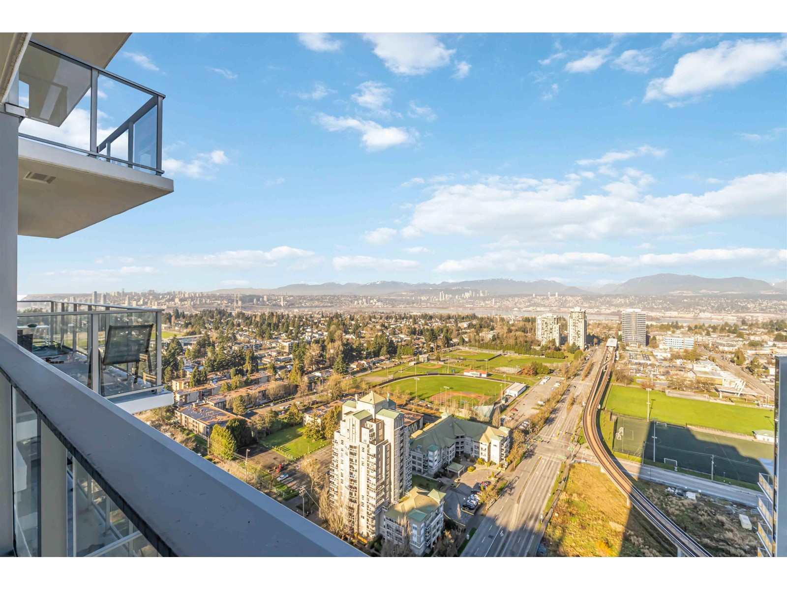 3303 10448 University Drive, Surrey, British Columbia  V3T 0S7 - Photo 8 - R2959072