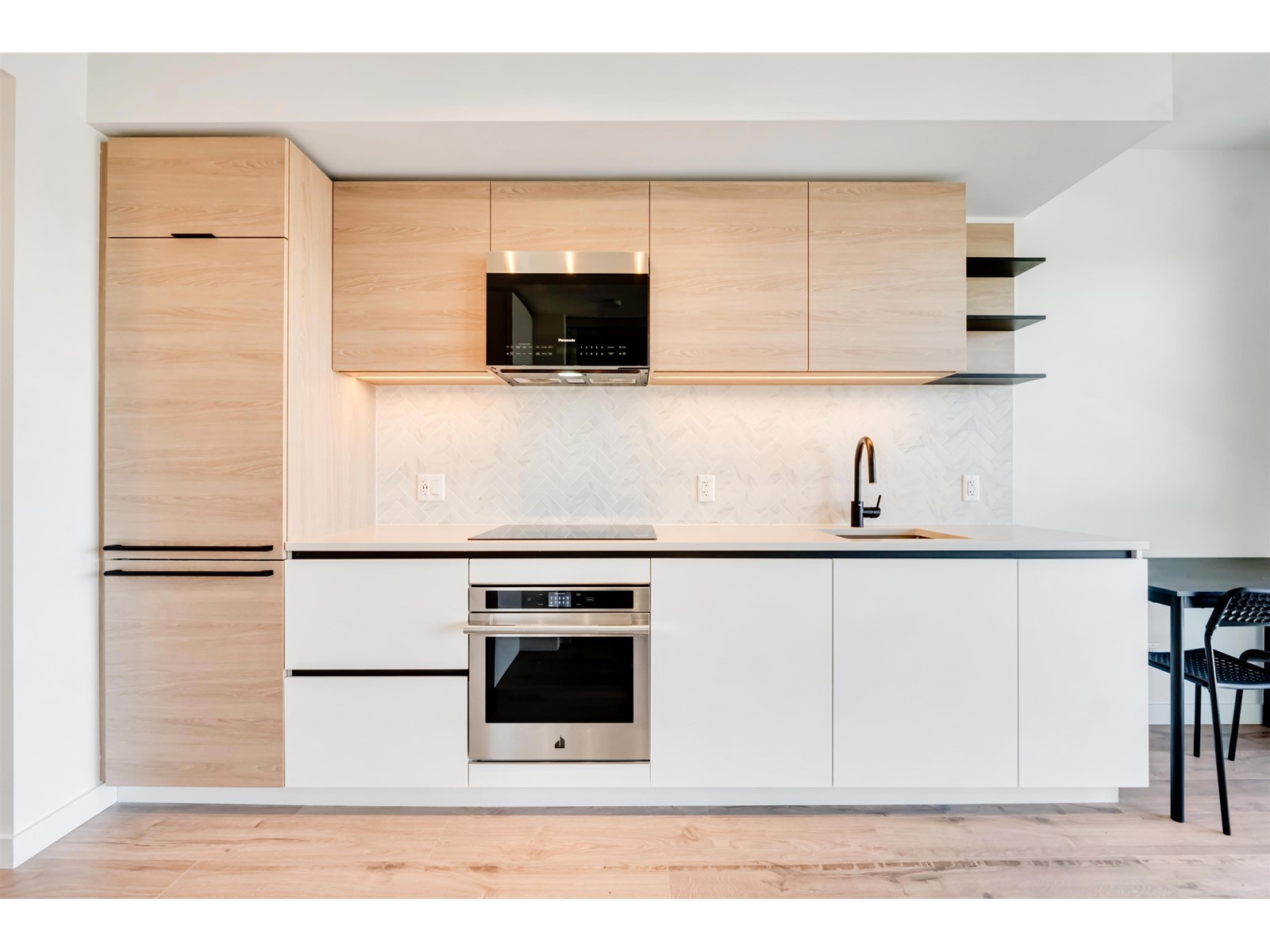 3303 10448 UNIVERSITY DRIVE, surrey, British Columbia V3T0S7