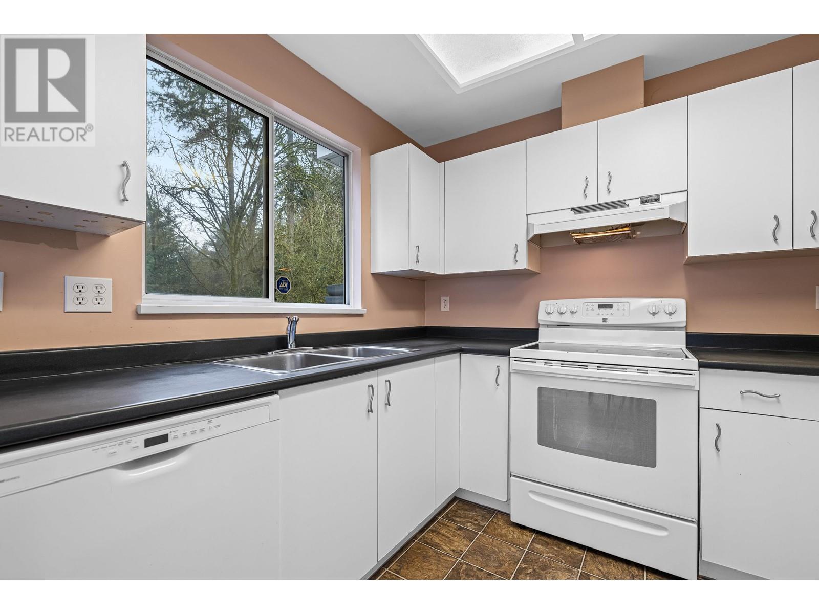 Listing Picture 12 of 40 : 89 6700 RUMBLE STREET, Burnaby / 本拿比 - 魯藝地產 Yvonne Lu Group - MLS Medallion Club Member
