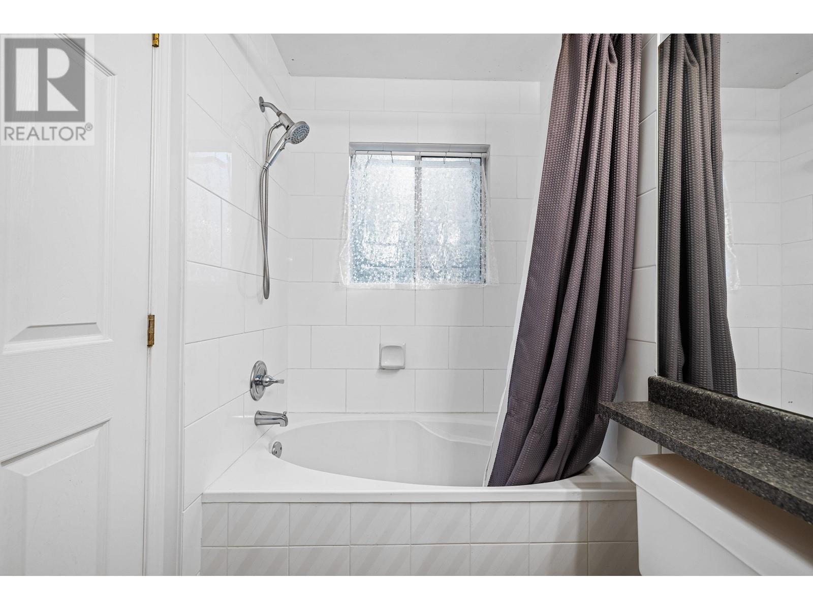Listing Picture 19 of 40 : 89 6700 RUMBLE STREET, Burnaby / 本拿比 - 魯藝地產 Yvonne Lu Group - MLS Medallion Club Member