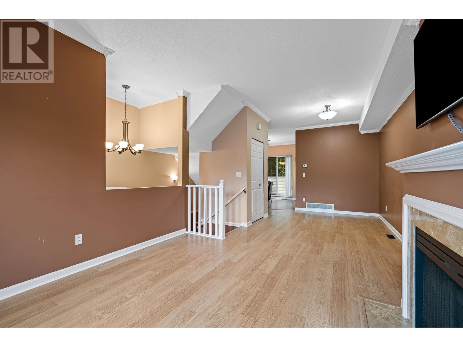 Listing Picture 7 of 40 : 89 6700 RUMBLE STREET, Burnaby / 本拿比 - 魯藝地產 Yvonne Lu Group - MLS Medallion Club Member
