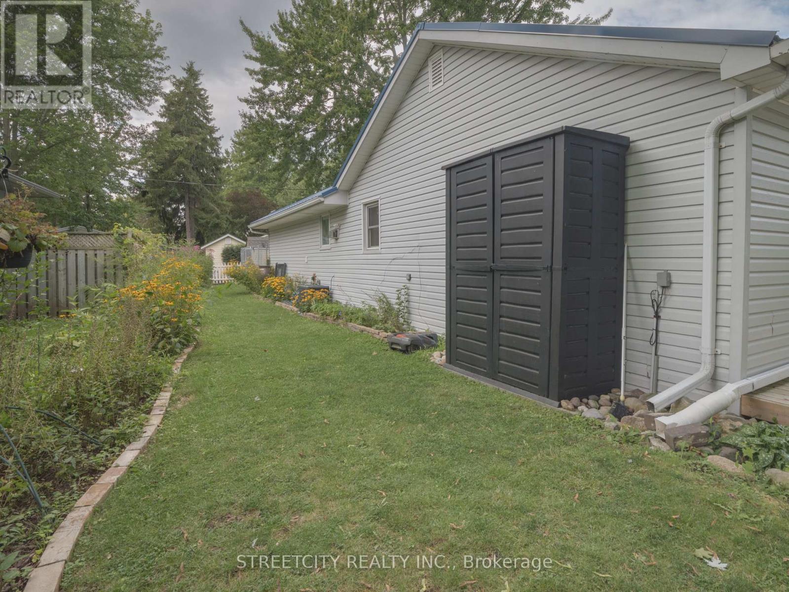 7811 Ken Street W, Plympton-Wyoming, Ontario  N0N 1J6 - Photo 24 - X11936301