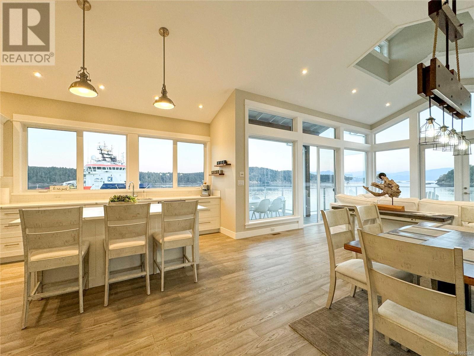 Property at 812 Sunset Pt image 1
