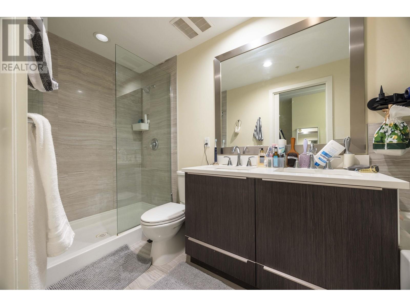 Listing Picture 20 of 28 : 515 8677 CAPSTAN WAY, Richmond / 烈治文 - 魯藝地產 Yvonne Lu Group - MLS Medallion Club Member