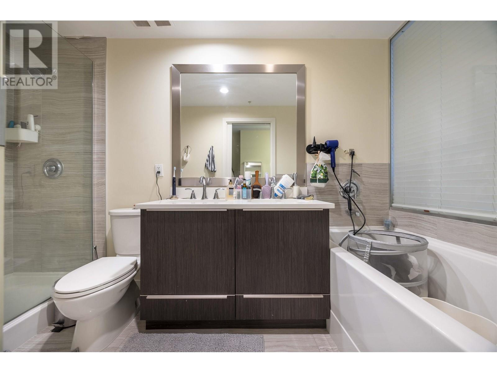 Listing Picture 19 of 28 : 515 8677 CAPSTAN WAY, Richmond / 烈治文 - 魯藝地產 Yvonne Lu Group - MLS Medallion Club Member