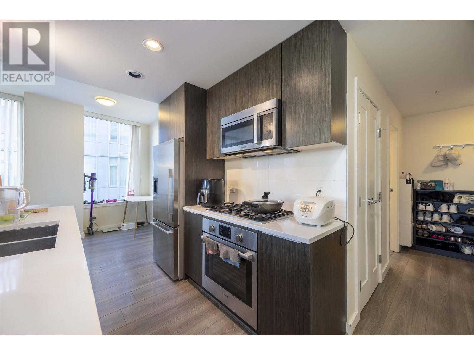 Listing Picture 10 of 28 : 515 8677 CAPSTAN WAY, Richmond / 烈治文 - 魯藝地產 Yvonne Lu Group - MLS Medallion Club Member