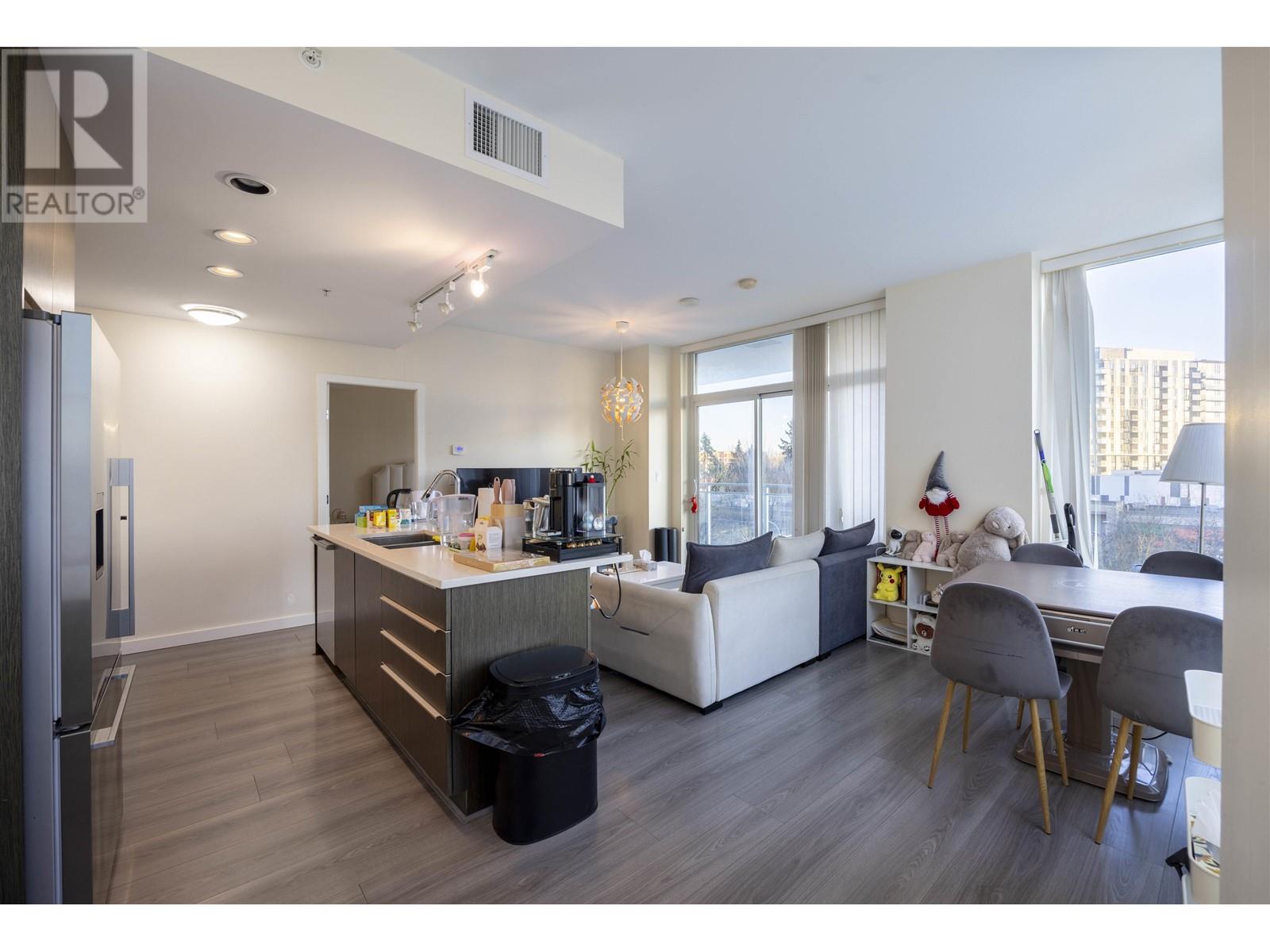 Listing Picture 8 of 28 : 515 8677 CAPSTAN WAY, Richmond / 烈治文 - 魯藝地產 Yvonne Lu Group - MLS Medallion Club Member