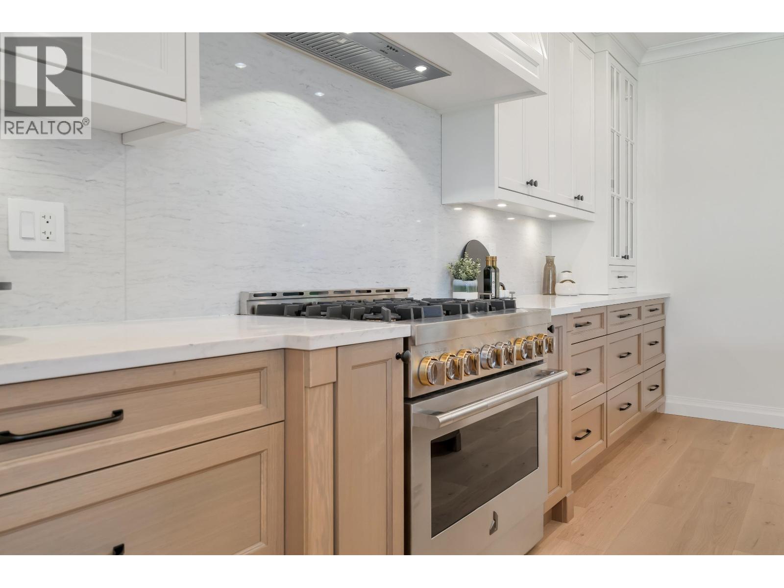 780 E 10th Street, North Vancouver, British Columbia  V7L 2G1 - Photo 13 - R2958686