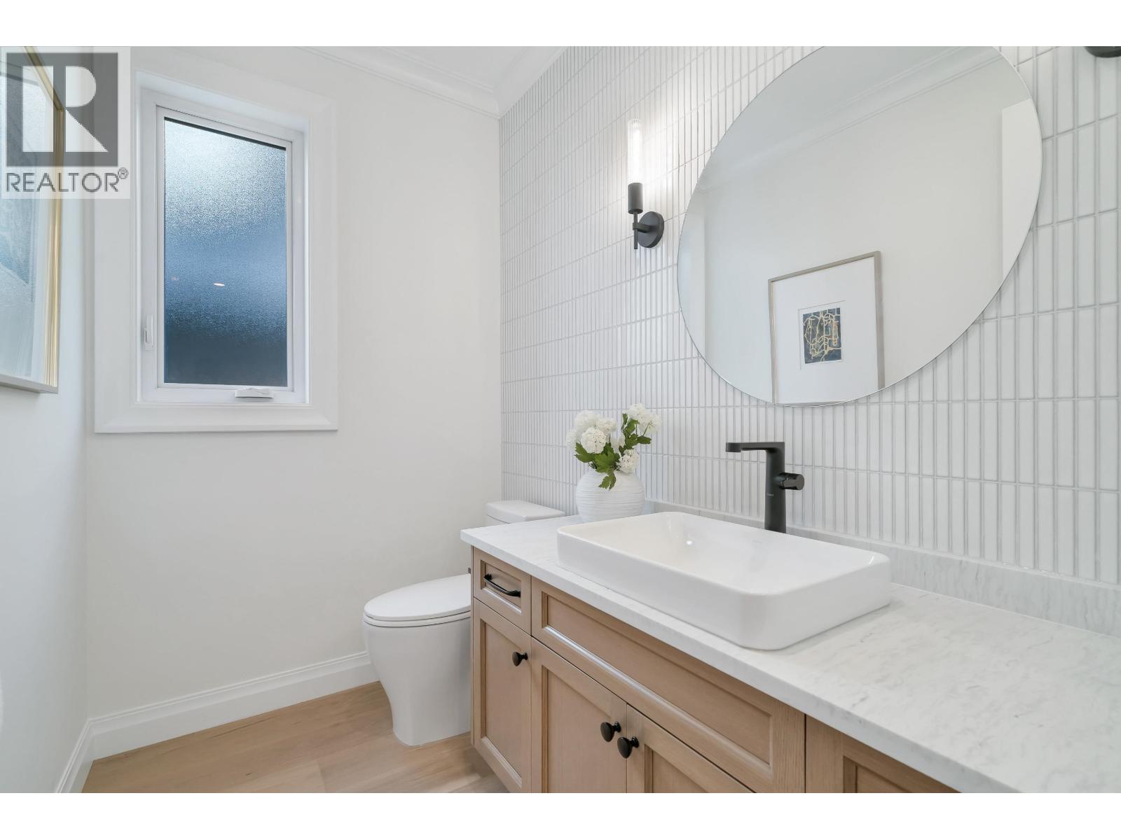 780 E 10th Street, North Vancouver, British Columbia  V7L 2G1 - Photo 6 - R2958686