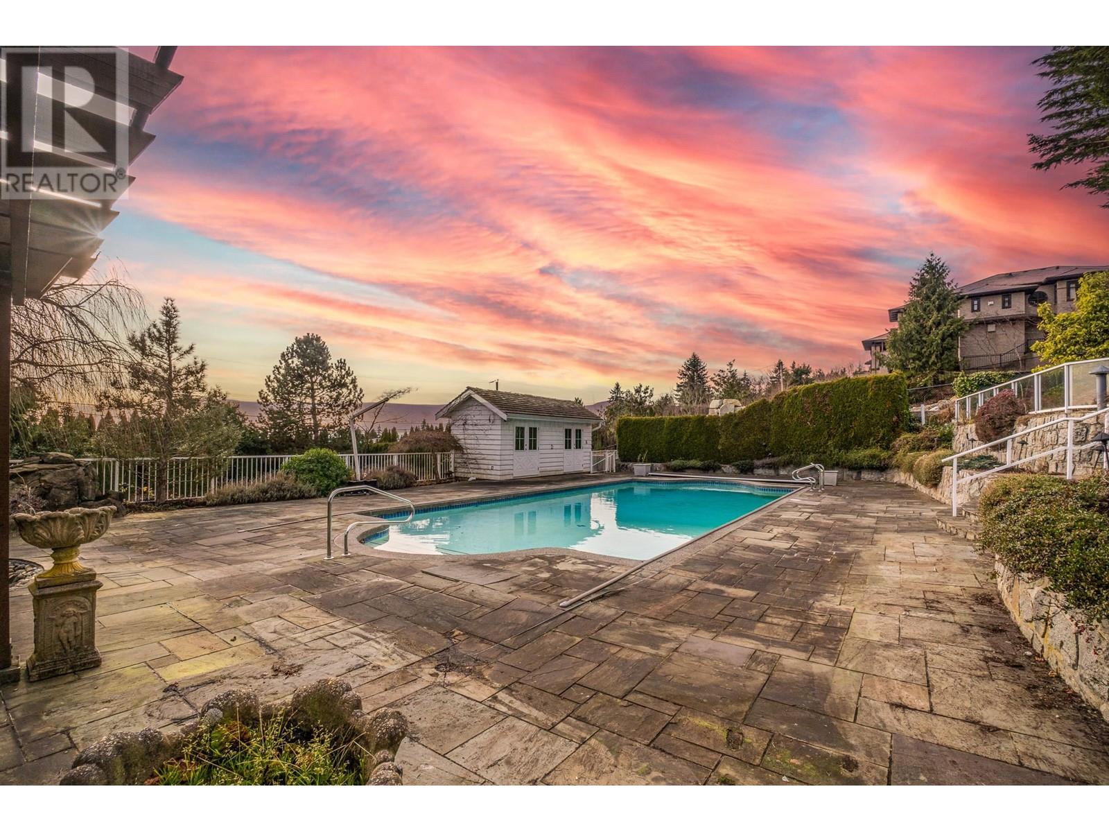 Property at 940 KING GEORGES WAY image 4