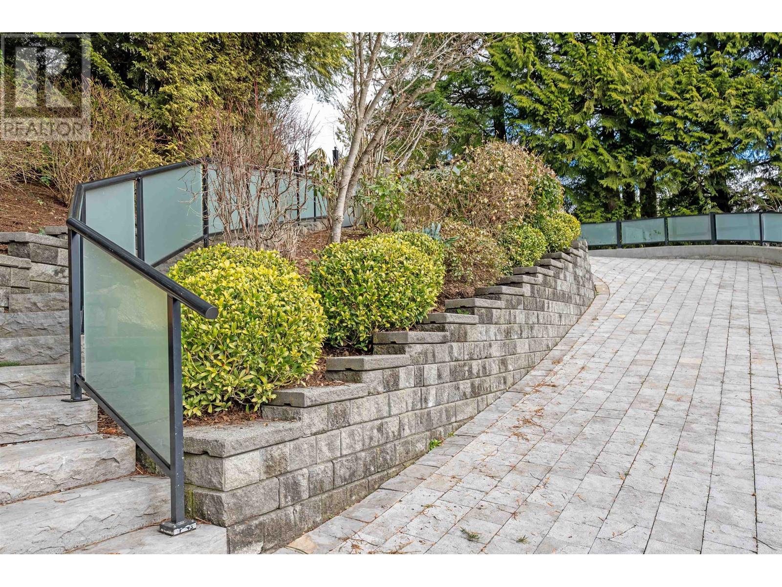 Property at 1039 MILLSTREAM ROAD image 4