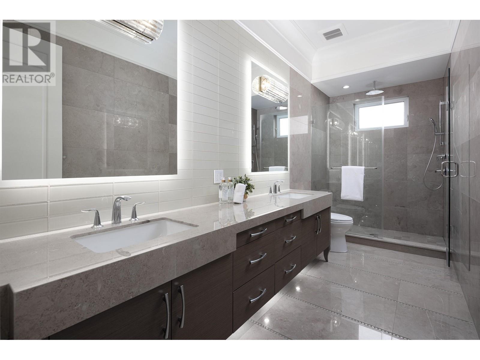 Listing Picture 23 of 28 : 10500 WESTMINSTER HIGHWAY, Richmond / 烈治文 - 魯藝地產 Yvonne Lu Group - MLS Medallion Club Member