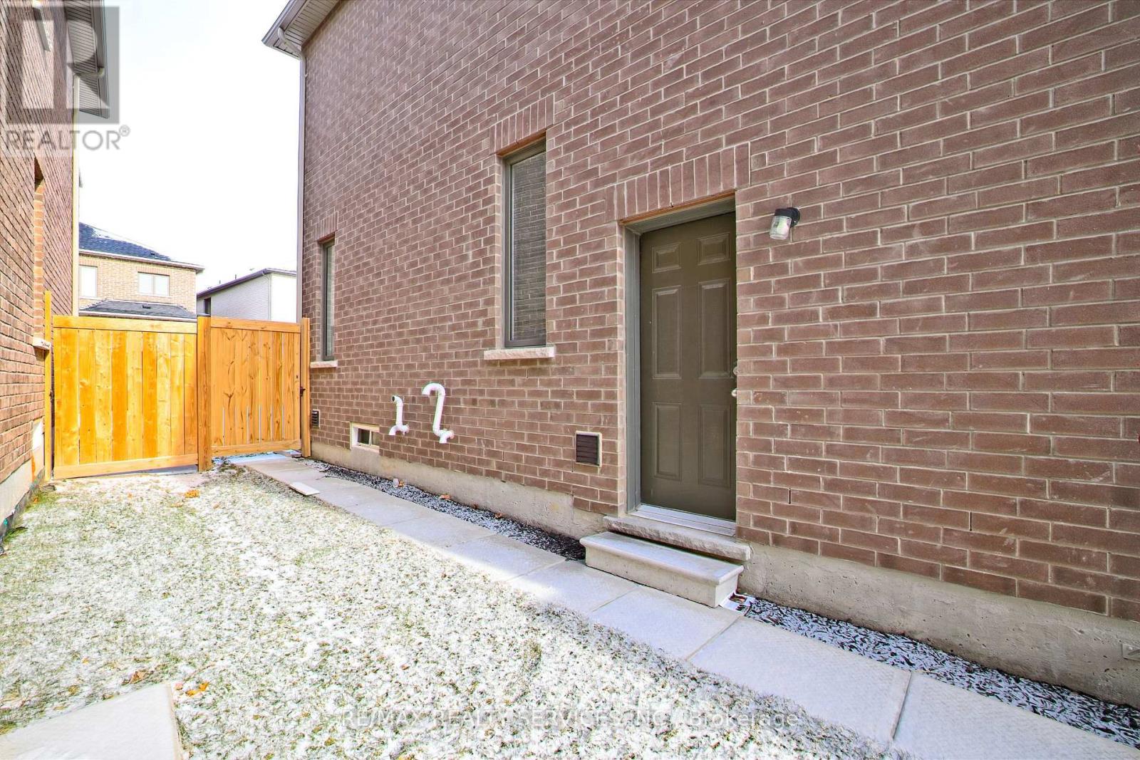 22 Ogston Crescent, Whitby, Ontario  L1P 0G9 - Photo 3 - E11936464